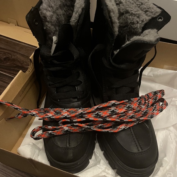 Ugg Winter Boots - Picture 3 of 5